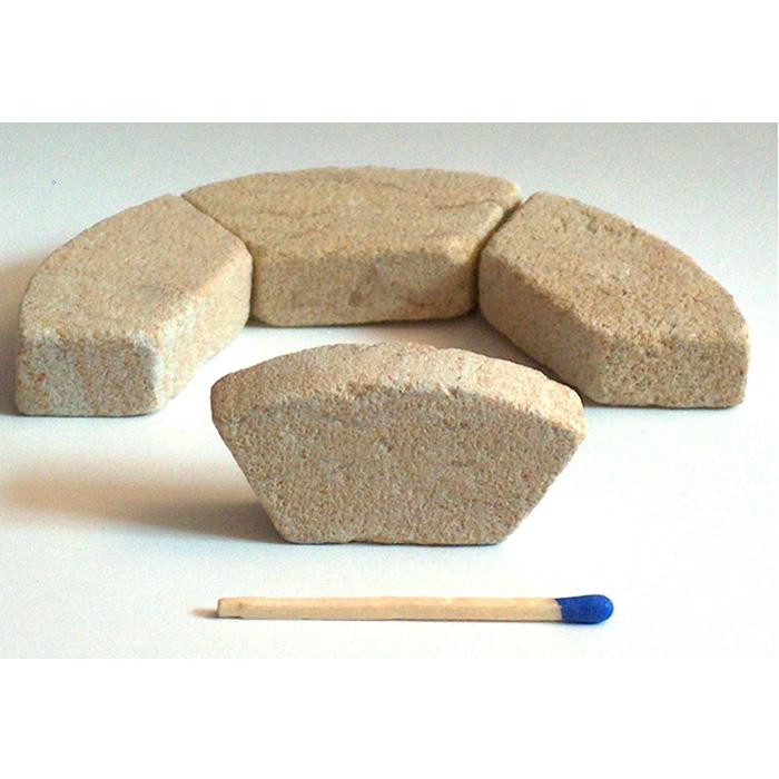 M-09 SandsteinQuader eine Seite rund D=100mm x 12,5mm